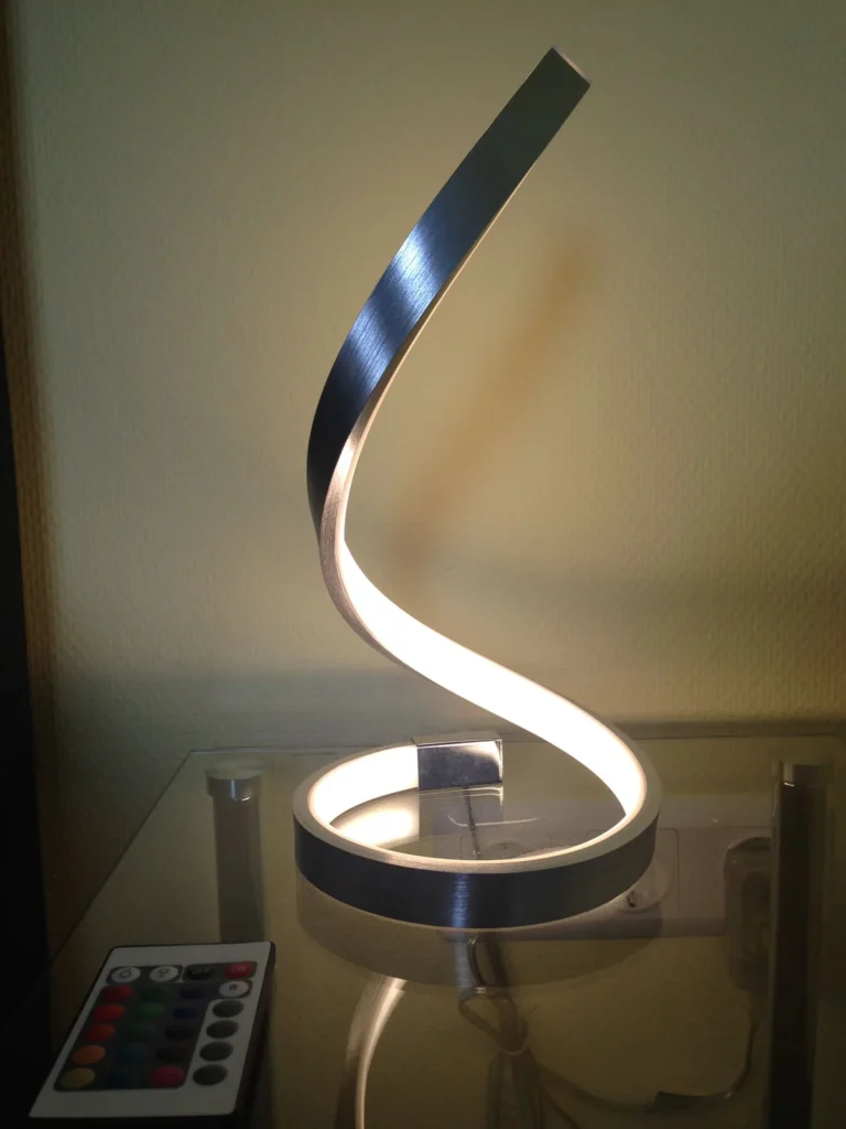 Nachttischlampe im Zimmer